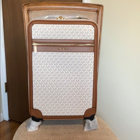 Michael Kors Carry On Luggage Trolley Vanilla - Picture 1 of 12
